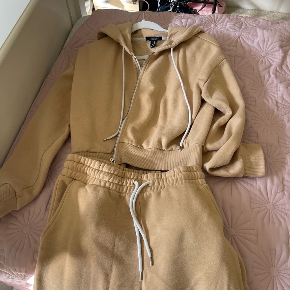Nude sweatsuit seat